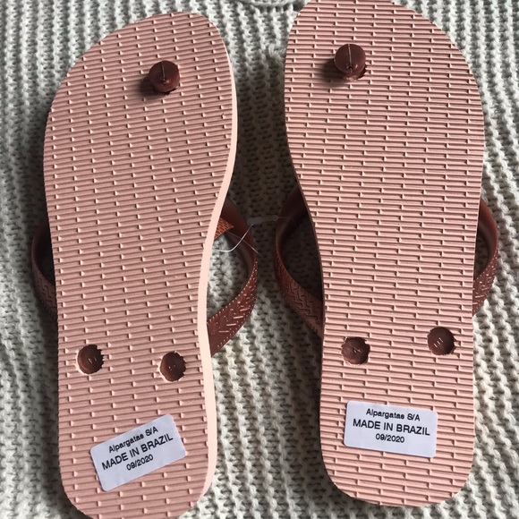 This is a size 7/8 womens flip flops from the havaina brand. - Picture 2 of 2